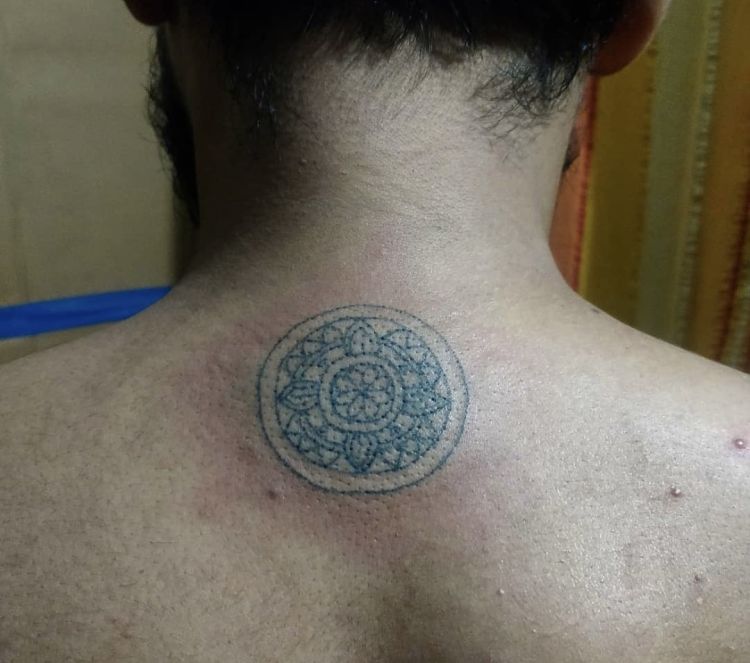 Sri-yantra hand tattoo (a tattooer's obstacle course) 1st Session by Matt  Brown | Sri yantra tattoo, Yantra tattoo, Hand tattoos